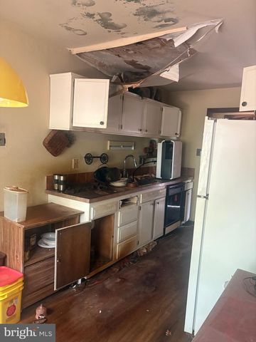 1085 GREENHILL DR, Hummelstown, PA 17036