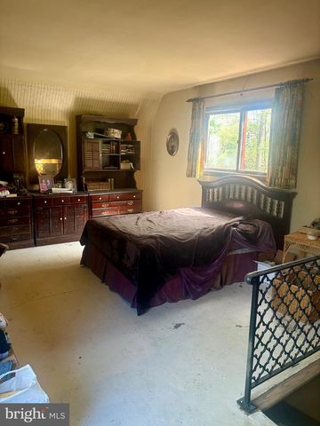 1085 GREENHILL DR, Hummelstown, PA 17036
