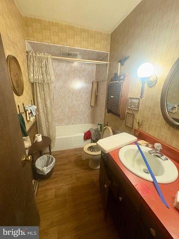 1085 GREENHILL DR, Hummelstown, PA 17036