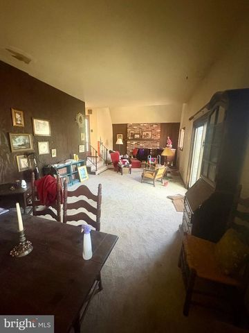 1085 GREENHILL DR, Hummelstown, PA 17036