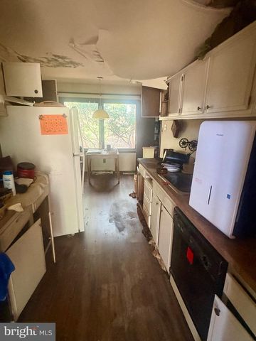 1085 GREENHILL DR, Hummelstown, PA 17036