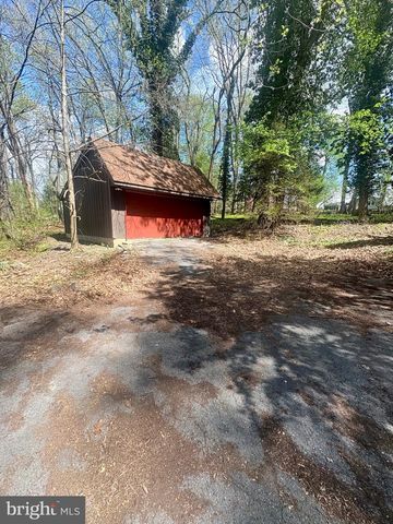 1085 GREENHILL DR, Hummelstown, PA 17036