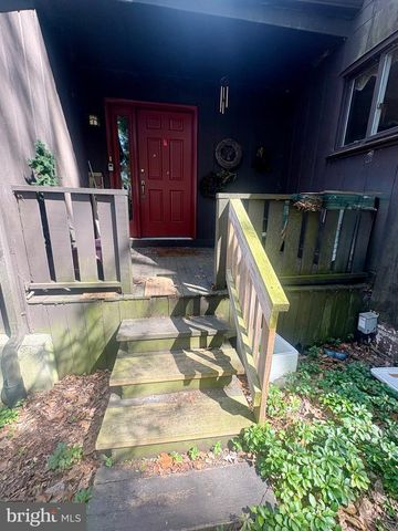 1085 GREENHILL DR, Hummelstown, PA 17036