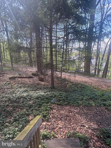 1085 GREENHILL DR, Hummelstown, PA 17036