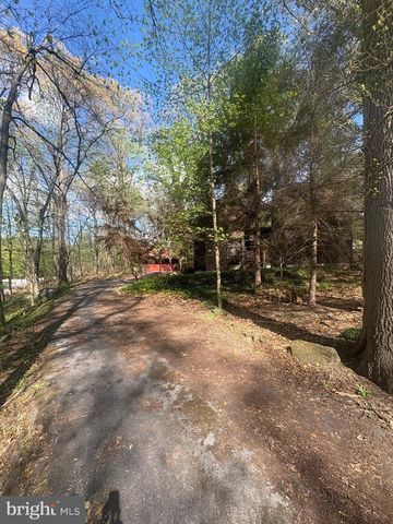 1085 GREENHILL DR, Hummelstown, PA 17036