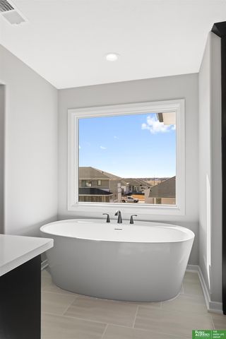 10662 S 102nd Avenue, Papillion, NE 68046