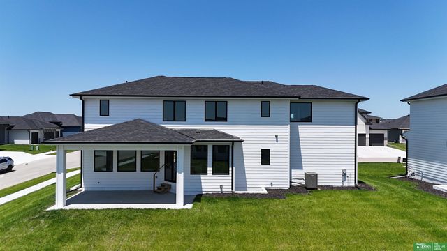 10662 S 102nd Avenue, Papillion, NE 68046
