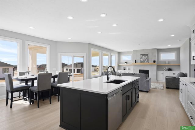 10662 S 102nd Avenue, Papillion, NE 68046