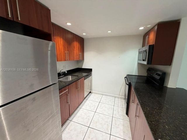 1885 NE 121st St 8, North Miami, FL 33181