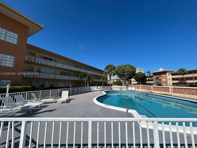 1885 NE 121st St 8, North Miami, FL 33181
