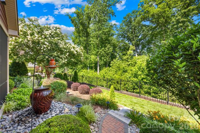 124 Chimney Rock Court, Denver, NC 28037