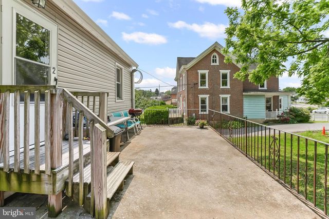 8 PROSPECT AVE, West Grove, PA 19390