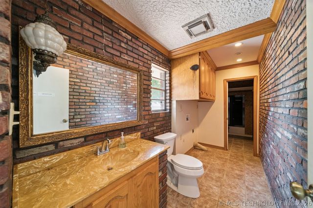 18104 S 4200 Road, Claremore, OK 74017
