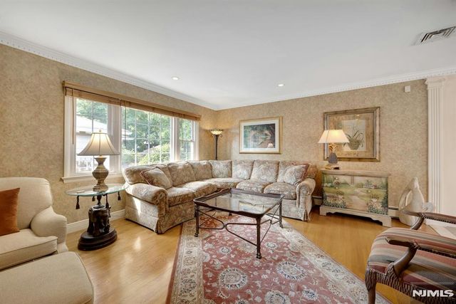 184 W Passaic Avenue, Rutherford, NJ 07070