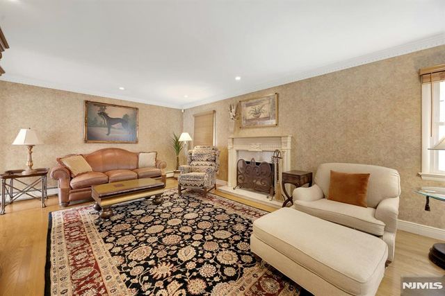 184 W Passaic Avenue, Rutherford, NJ 07070