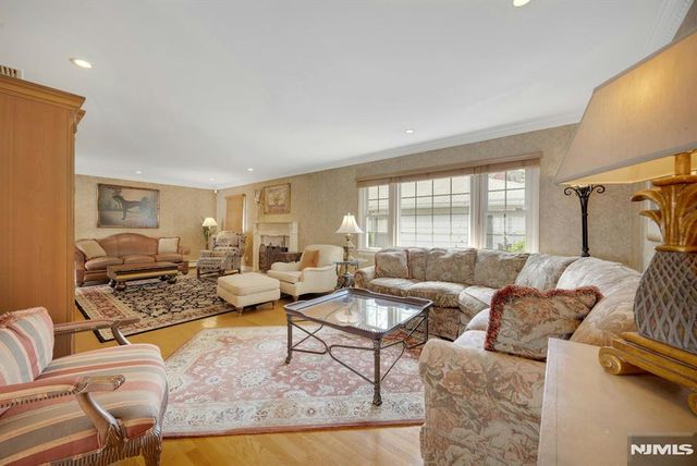 184 W Passaic Avenue, Rutherford, NJ 07070