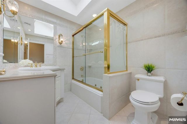 184 W Passaic Avenue, Rutherford, NJ 07070