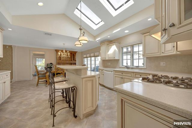 184 W Passaic Avenue, Rutherford, NJ 07070