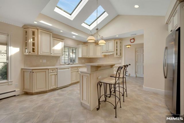 184 W Passaic Avenue, Rutherford, NJ 07070