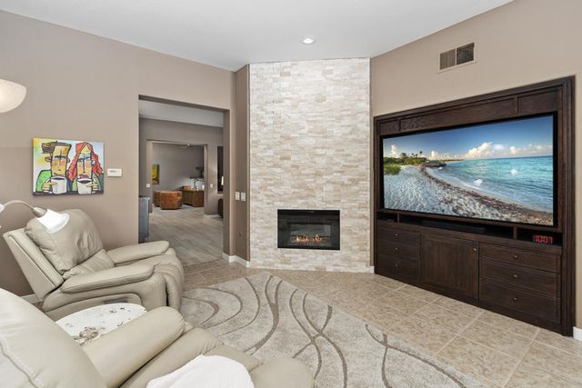 89 N Kavenish Drive, Rancho Mirage, CA 92270