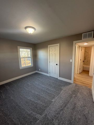 219 E Martha Ave, Mulvane, KS 67110