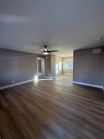 219 E Martha Ave, Mulvane, KS 67110