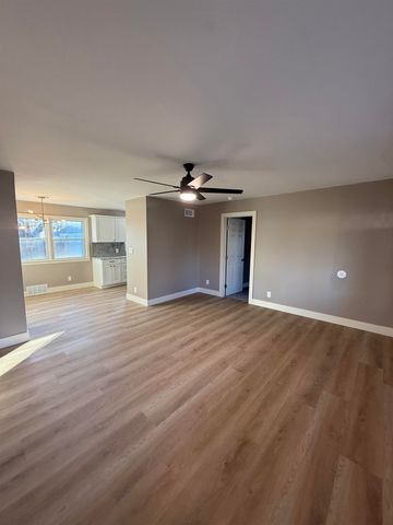 219 E Martha Ave, Mulvane, KS 67110