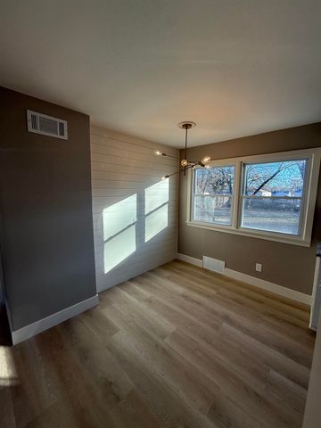 219 E Martha Ave, Mulvane, KS 67110