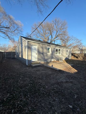 219 E Martha Ave, Mulvane, KS 67110