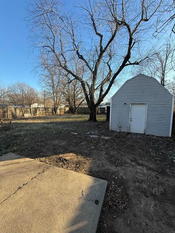 219 E Martha Ave, Mulvane, KS 67110