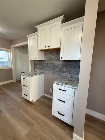 219 E Martha Ave, Mulvane, KS 67110