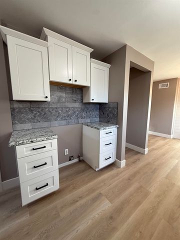 219 E Martha Ave, Mulvane, KS 67110