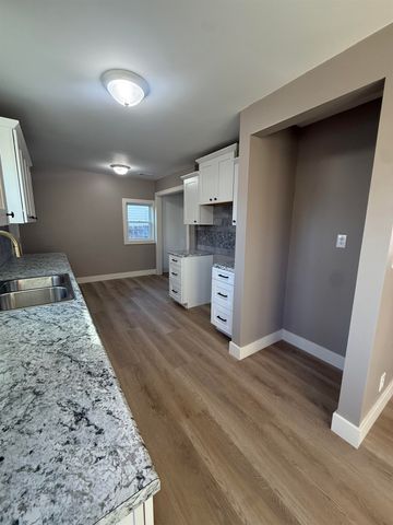 219 E Martha Ave, Mulvane, KS 67110