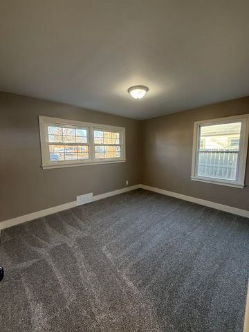 219 E Martha Ave, Mulvane, KS 67110