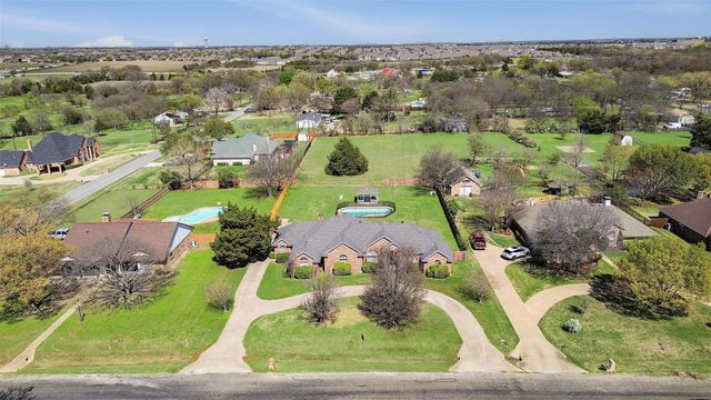 424 Country Ridge Lane, Red Oak, TX 75154