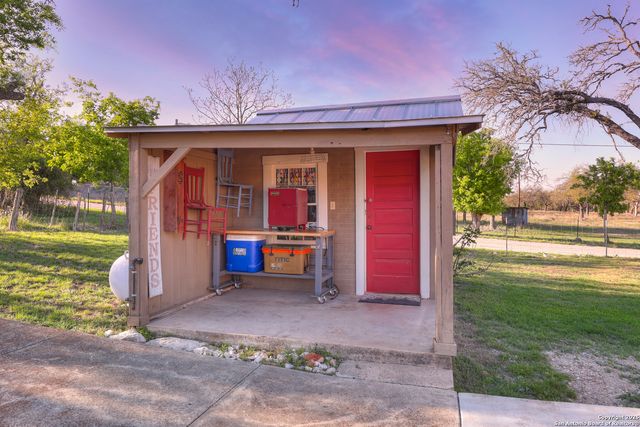 283 N Second St, Harper, TX 78631