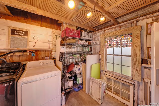 283 N Second St, Harper, TX 78631