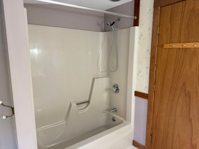 70 Stagecoach Drive, Newport City, VT 05855