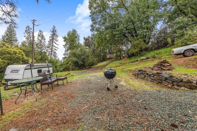 17721 Ridge Rd, Pine Grove, CA 95665