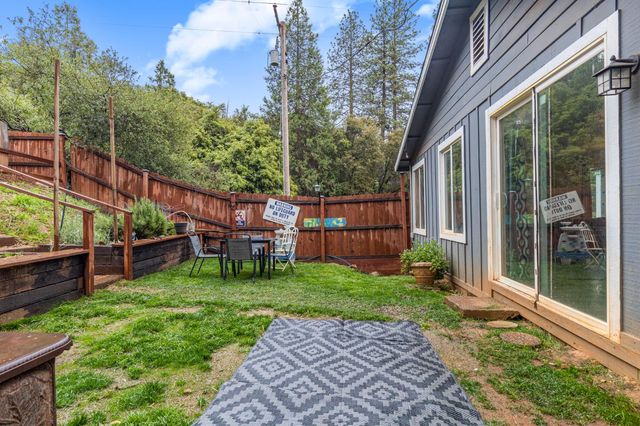 17721 Ridge Rd, Pine Grove, CA 95665