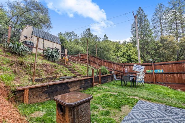 17721 Ridge Rd, Pine Grove, CA 95665