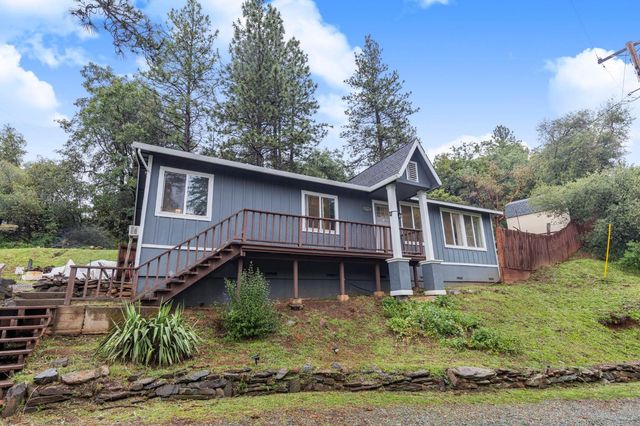 17721 Ridge Rd, Pine Grove, CA 95665