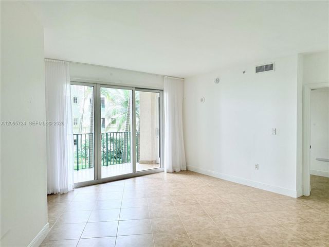 19900 E Country Club Drive 216, Aventura, FL 33180