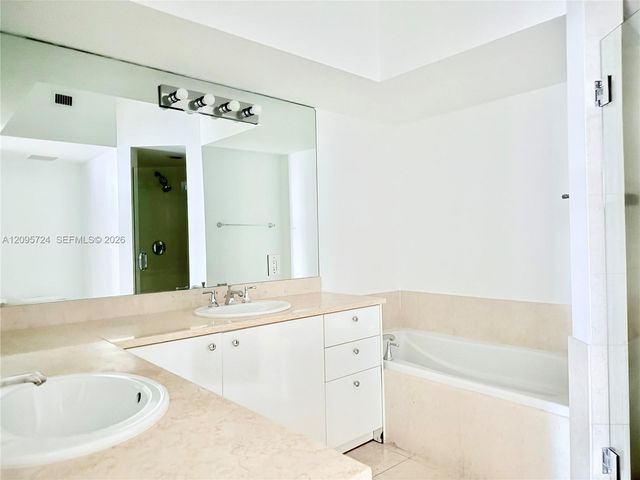 19900 E Country Club Drive 216, Aventura, FL 33180