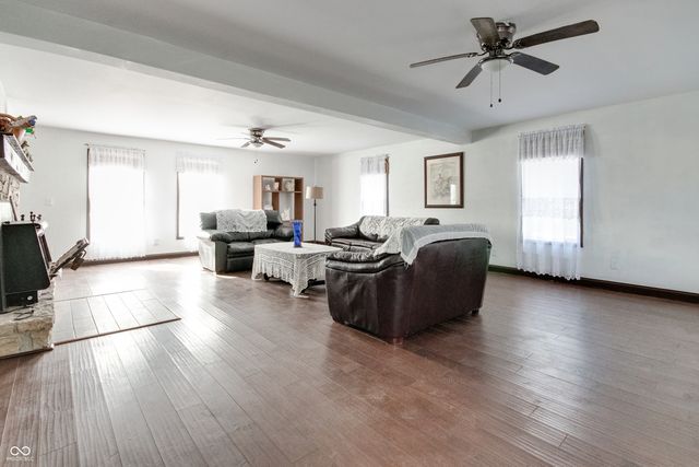 8 Mill Springs, Coatesville, IN 46121