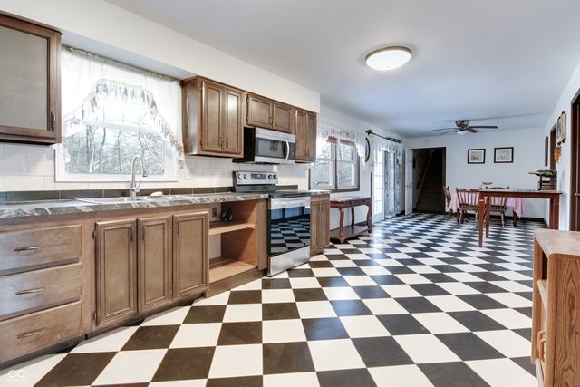 8 Mill Springs, Coatesville, IN 46121