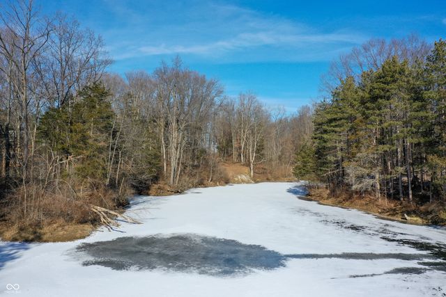 8 Mill Springs, Coatesville, IN 46121