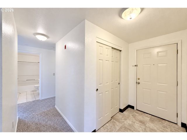 17516 Nw SPRINGVILLE Rd B-1, Portland, OR 97229