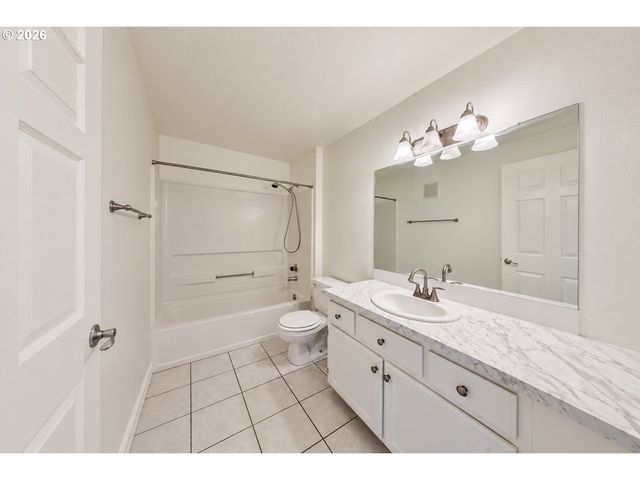 17516 Nw SPRINGVILLE Rd B-1, Portland, OR 97229