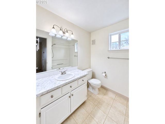 17516 Nw SPRINGVILLE Rd B-1, Portland, OR 97229